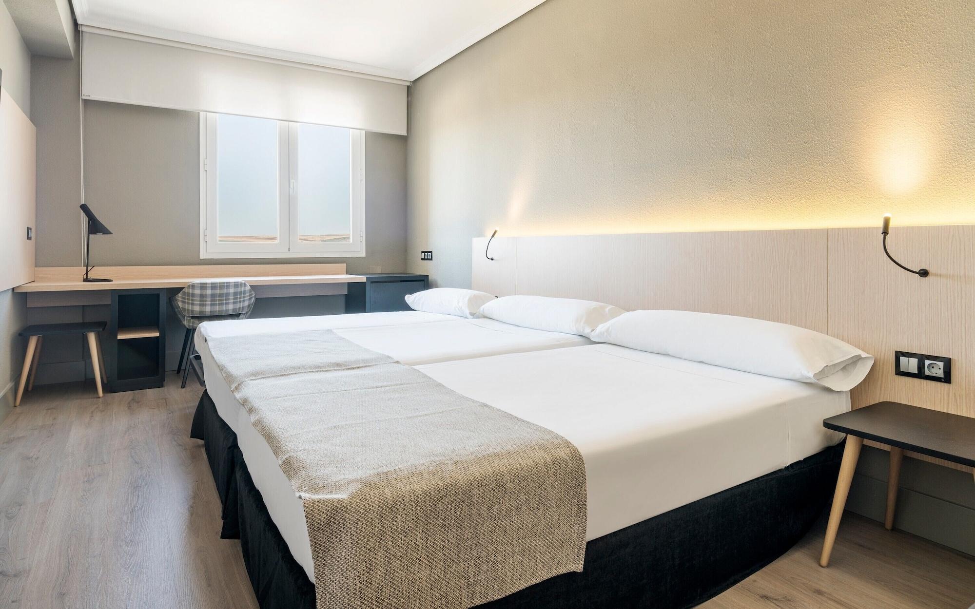 Hotel Ilunion Las Lomas Мерида Экстерьер фото