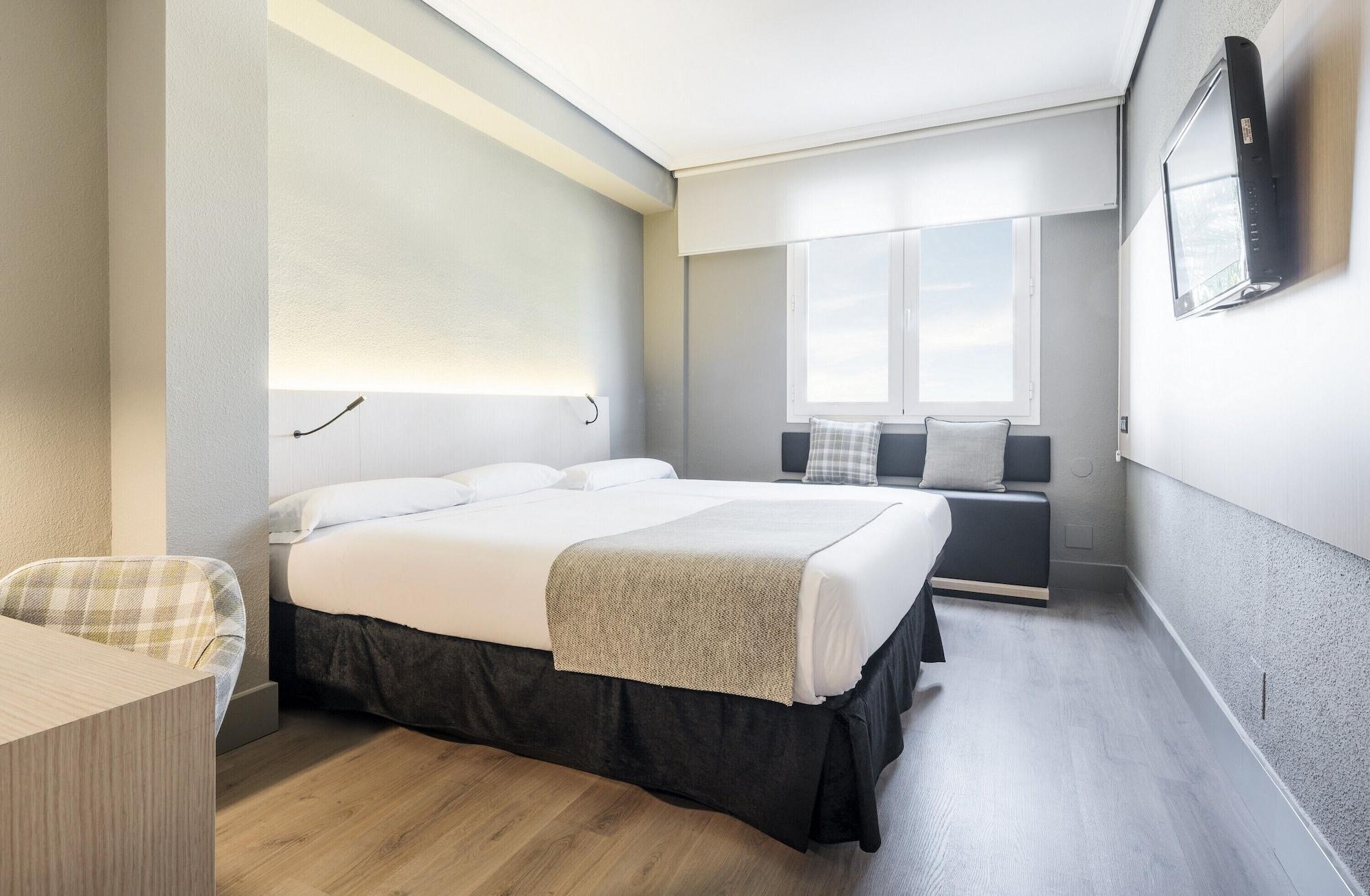 Hotel Ilunion Las Lomas Мерида Экстерьер фото