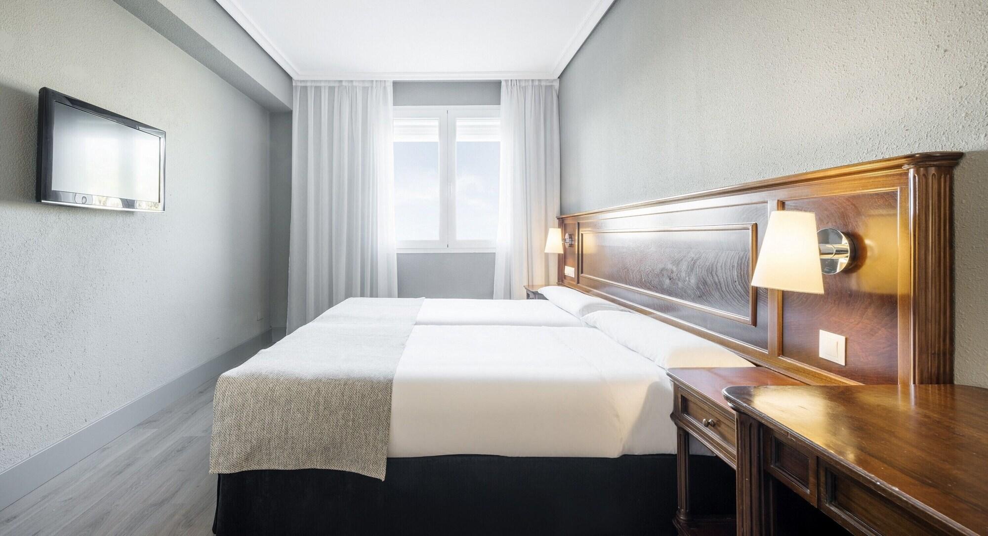 Hotel Ilunion Las Lomas Мерида Экстерьер фото
