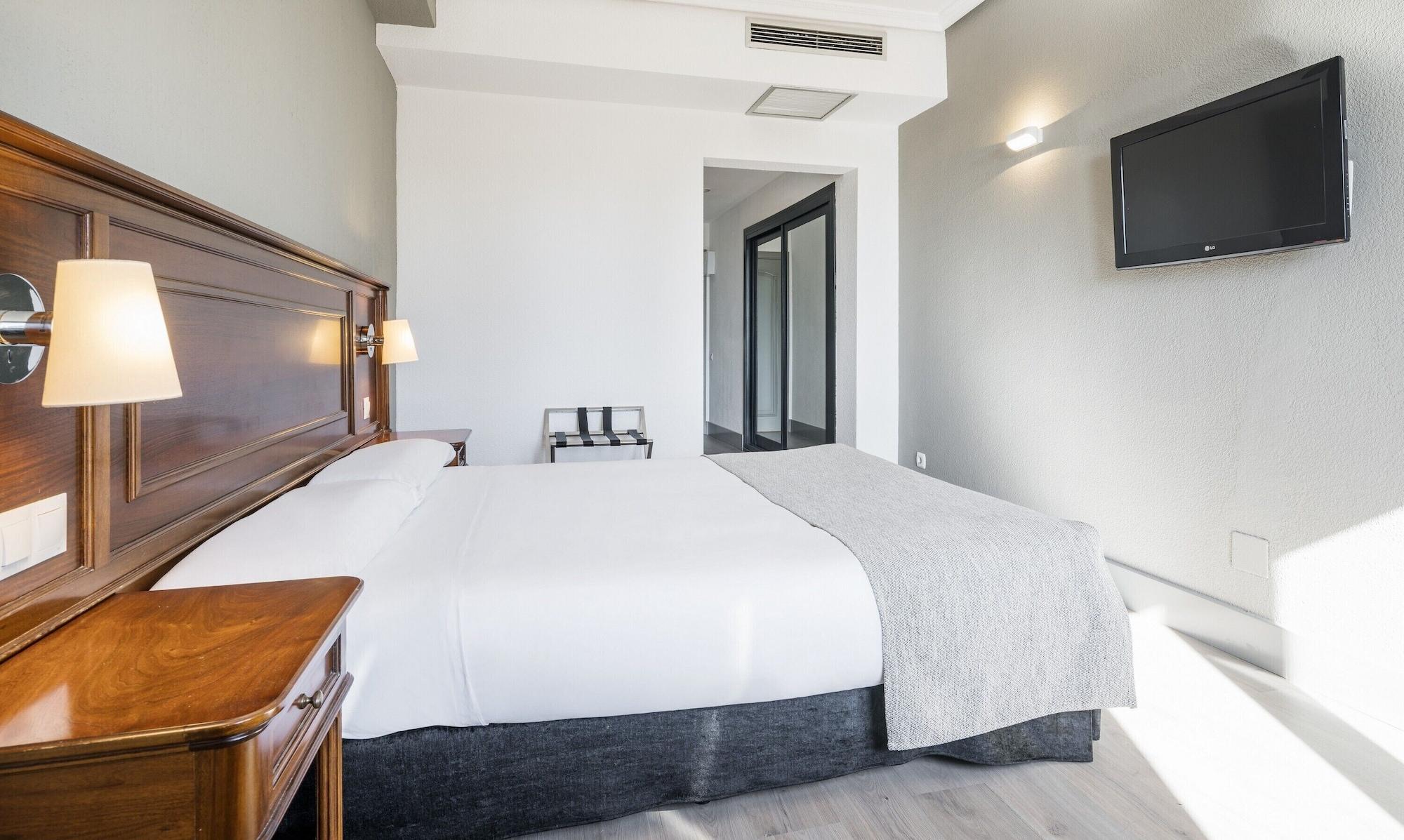 Hotel Ilunion Las Lomas Мерида Экстерьер фото