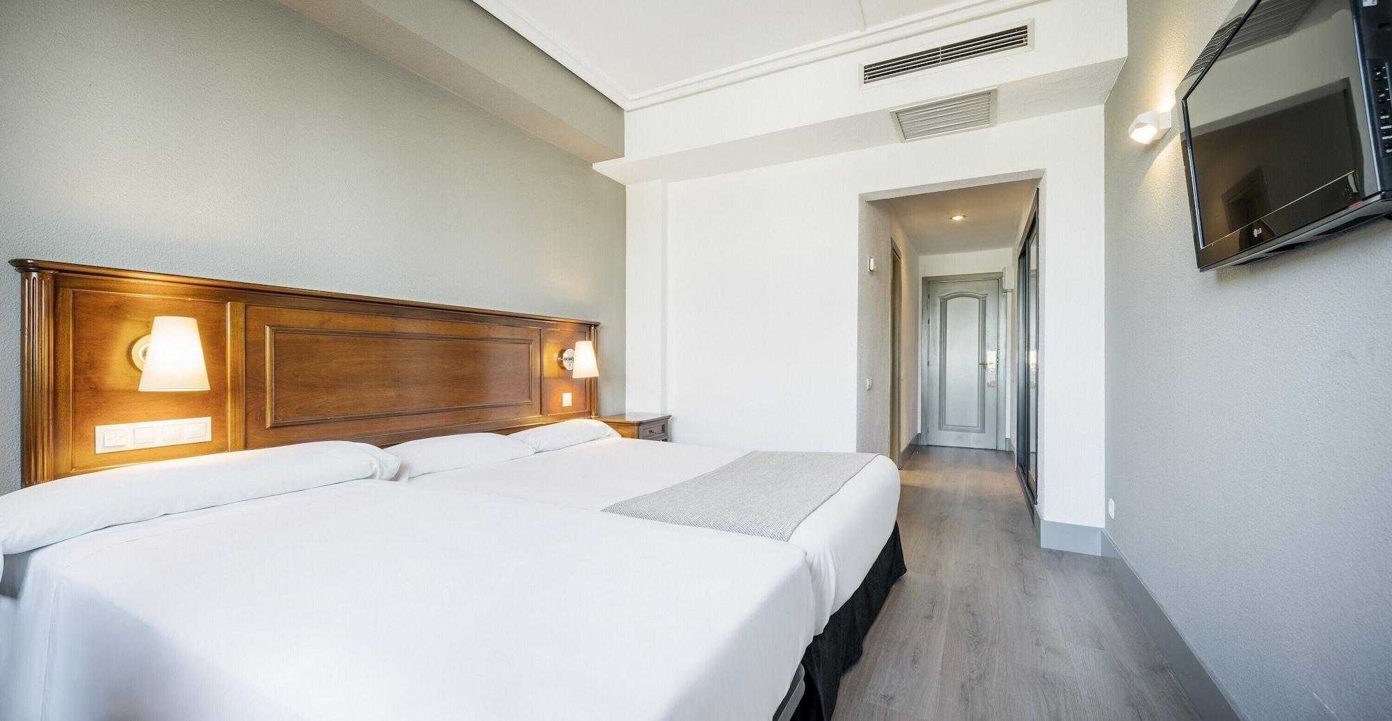 Hotel Ilunion Las Lomas Мерида Экстерьер фото