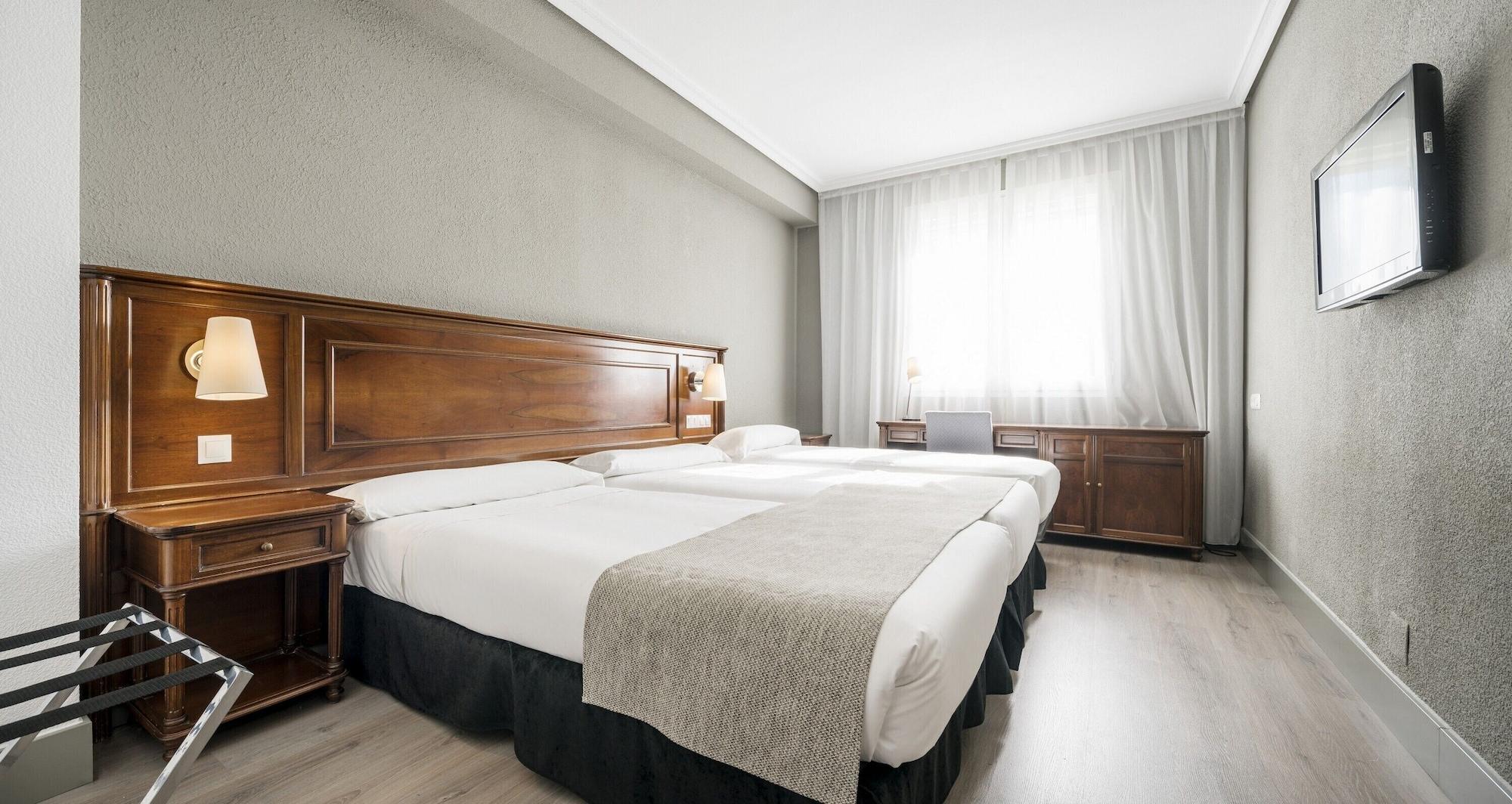 Hotel Ilunion Las Lomas Мерида Экстерьер фото