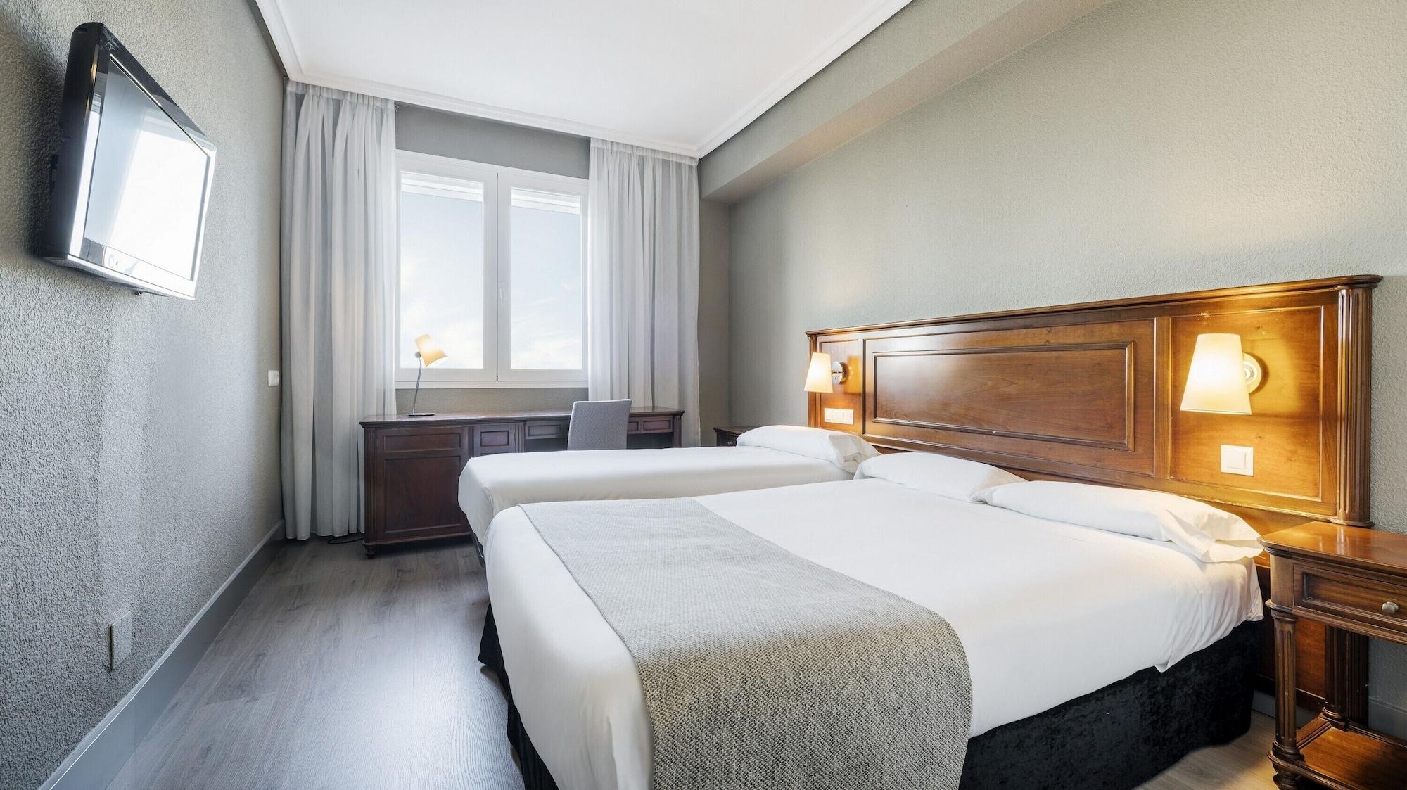 Hotel Ilunion Las Lomas Мерида Экстерьер фото