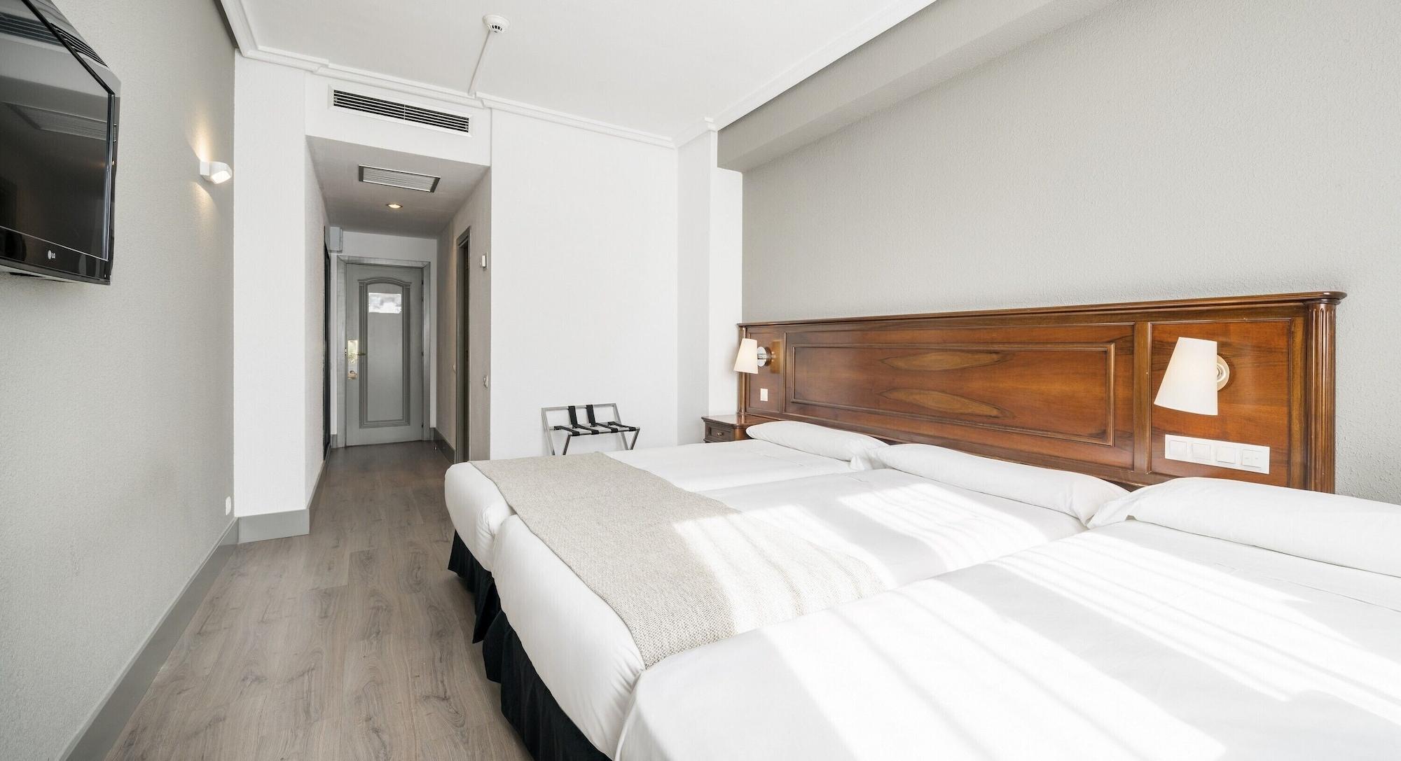 Hotel Ilunion Las Lomas Мерида Экстерьер фото