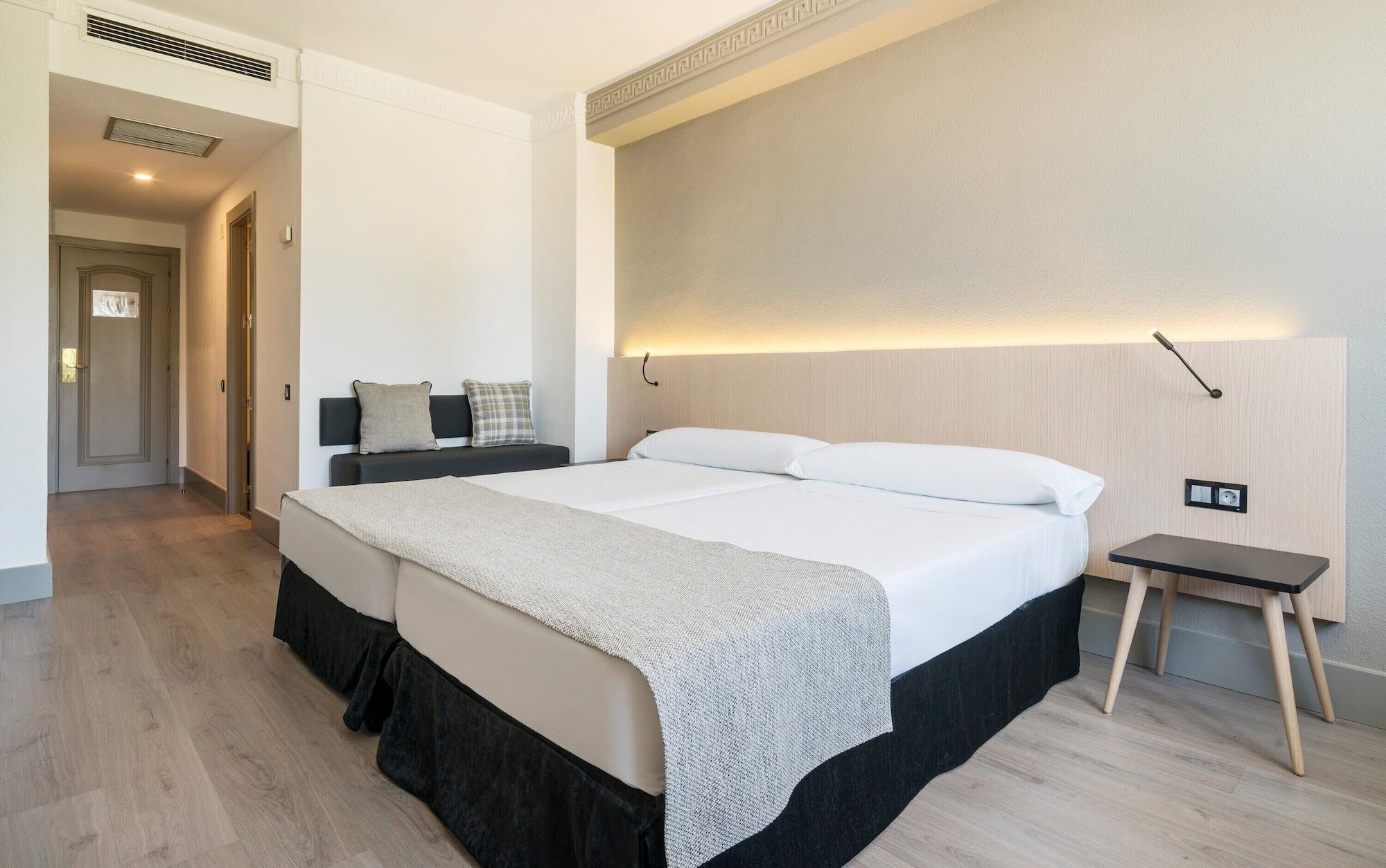 Hotel Ilunion Las Lomas Мерида Экстерьер фото