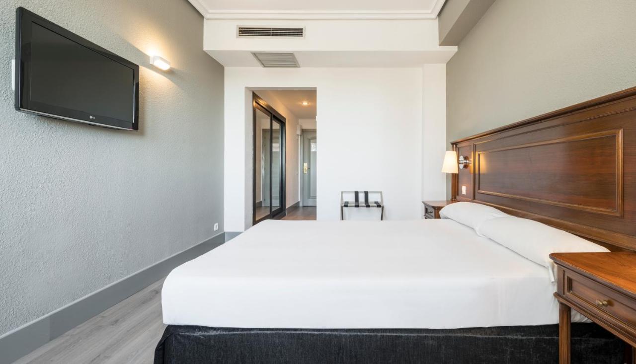 Hotel Ilunion Las Lomas Мерида Экстерьер фото