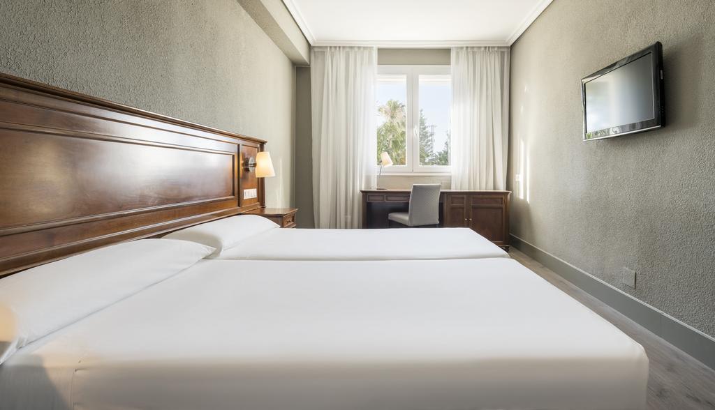 Hotel Ilunion Las Lomas Мерида Экстерьер фото