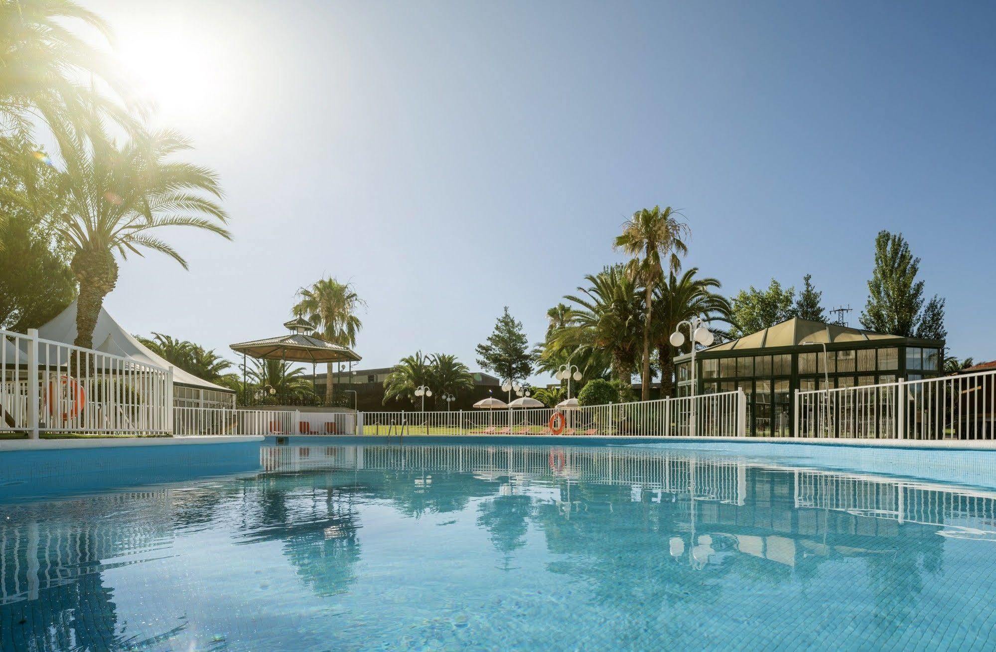 Hotel Ilunion Las Lomas Мерида Экстерьер фото